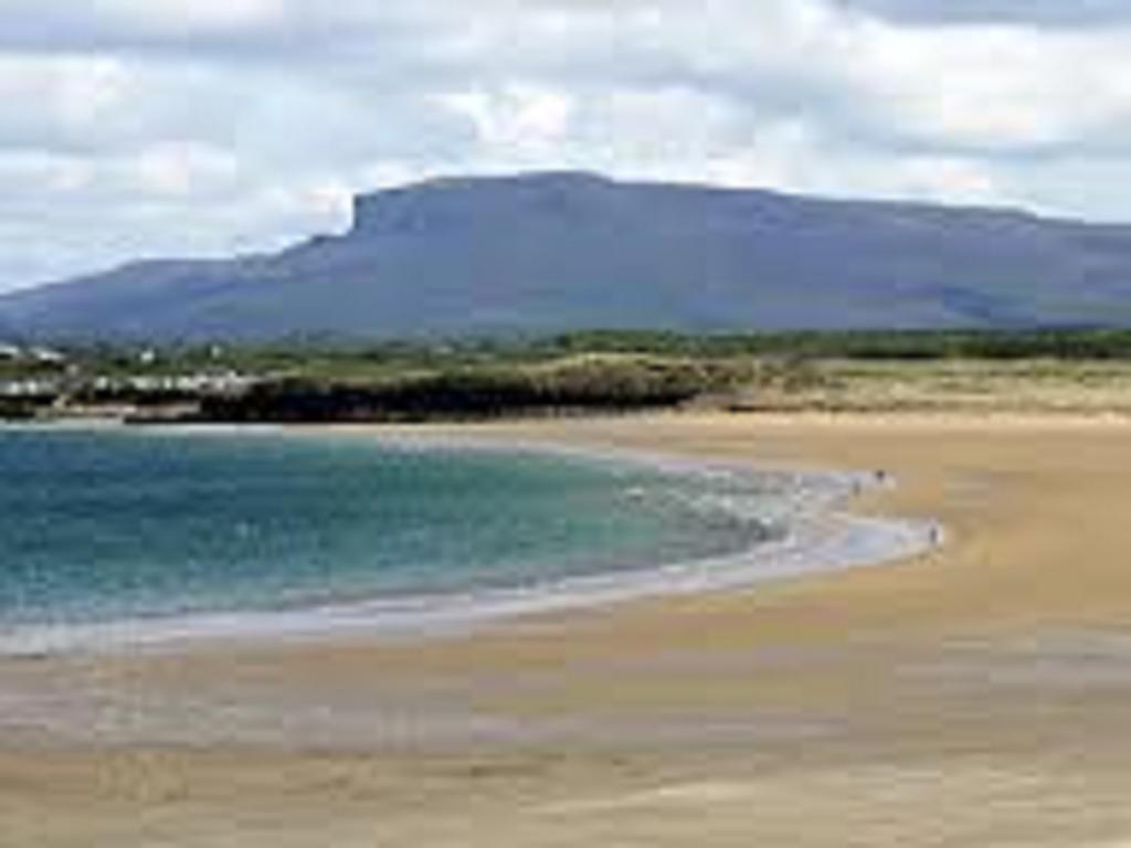 Ballaghnatrillick The Benwiskin Centre מראה חיצוני תמונה